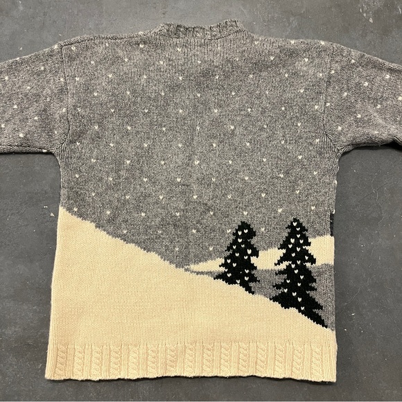 Vintage Wool Sweater “Winter Snow Ski Scene” - Picture 3 of 6